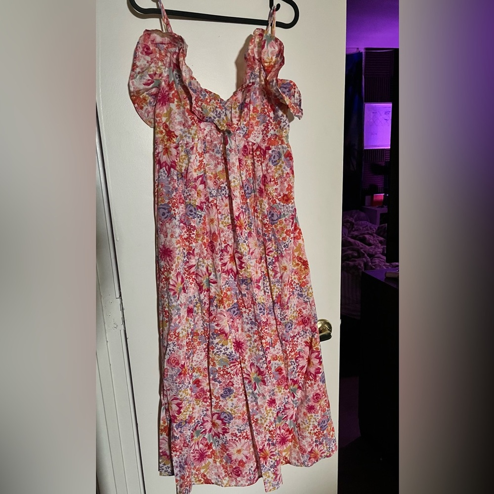 Beautiful H&M flowy midi dress